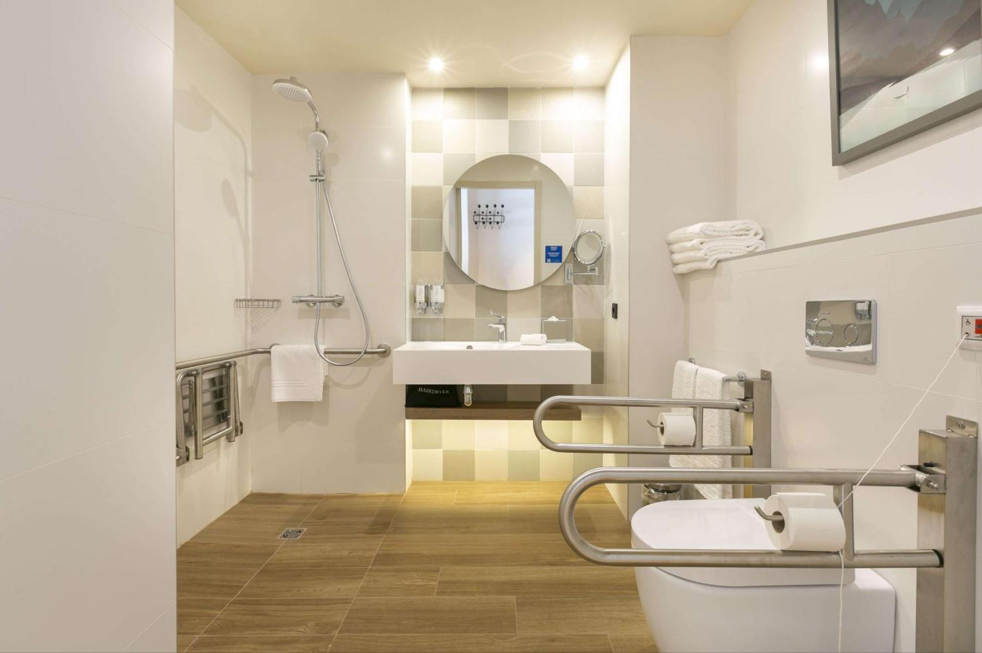 Hampton By Hilton Alcobendas Madrid Extérieur photo